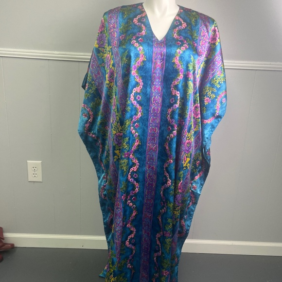 Winlar Dresses & Skirts - Winlar Vintage Caftan One Size Colorful